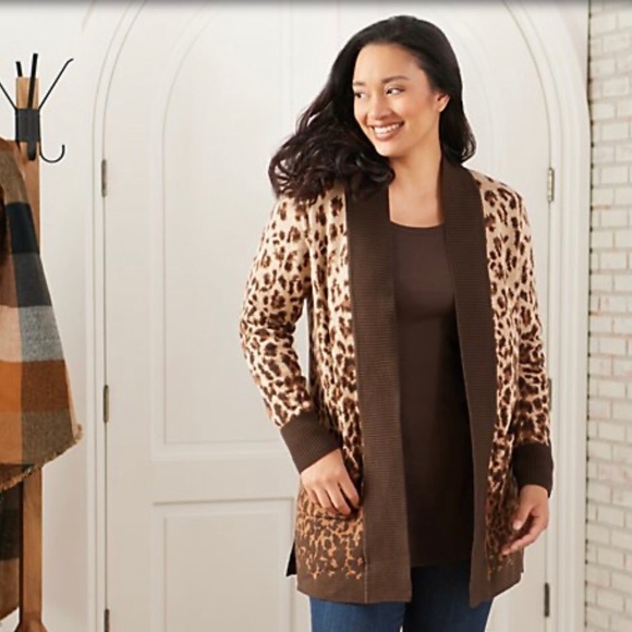 Isaac Mizrahi Printed Jacquard Knit Leopard Winter Cardigan with Pockets - Picture 4 of 10